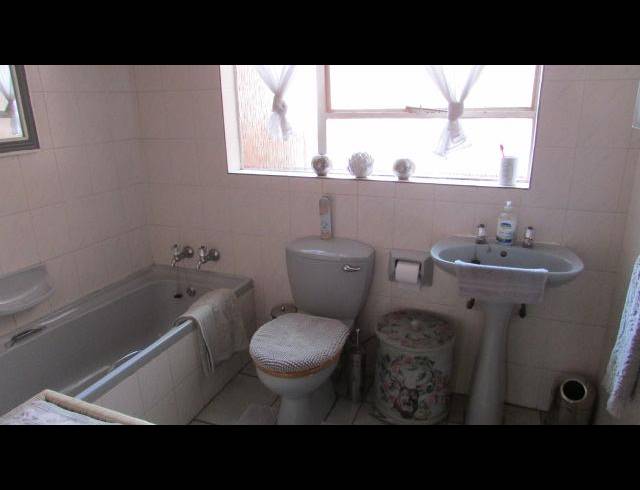 4 BEDROOM HOUSE FOR SALE IN MARAIS STEYN PARK